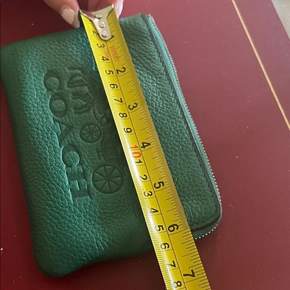 Coach Forest Green Wristlet 100% Real Leather And Authentic - Picture 7 of 9